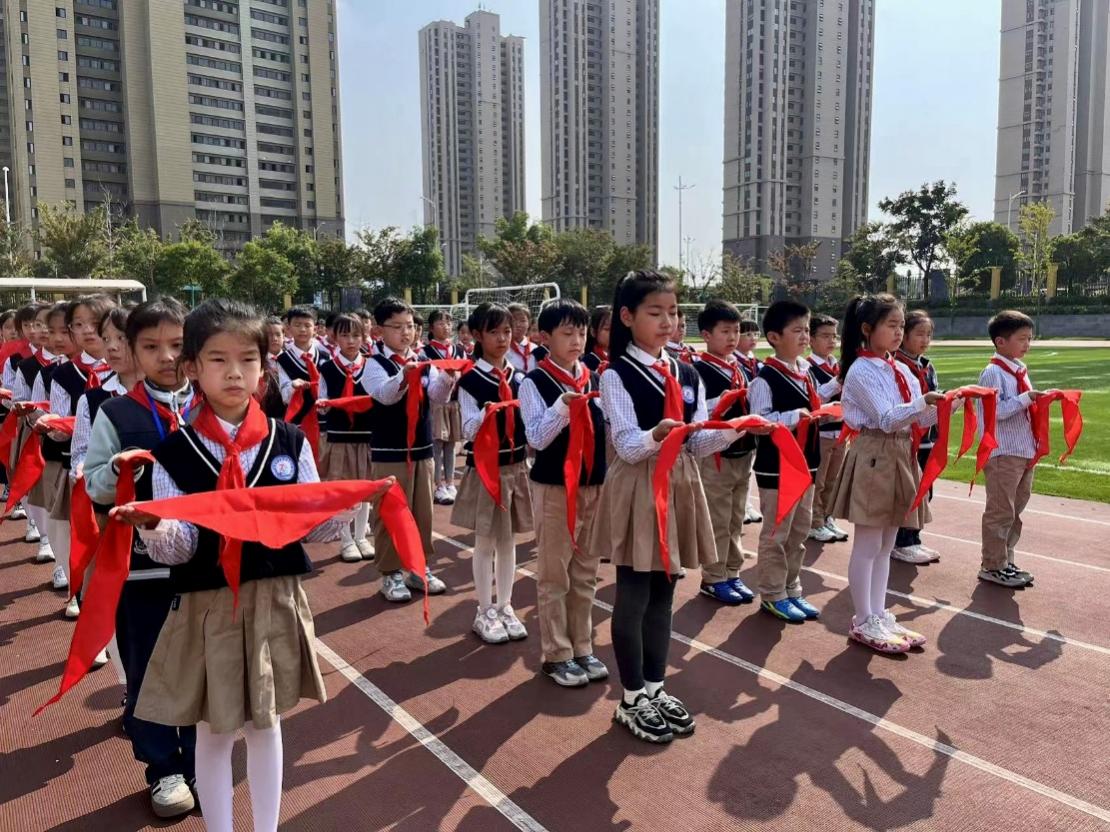 【正学丁三·德育】喜迎建队日 争做好队员_html_m70de49fb.jpg