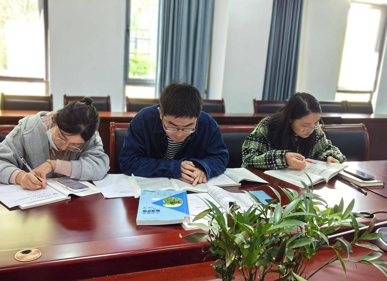 10.29数学组第九周集体备课报道_html_m1db91312.jpg