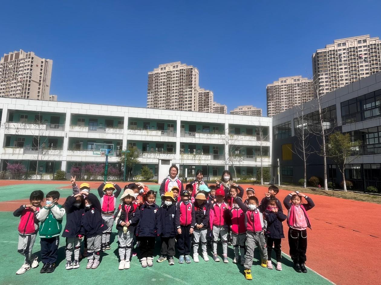 3.13迈幼三园大班参观丁三小学活动侧记_html_56def335.jpg