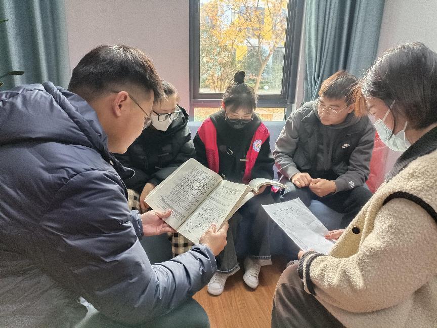 2_正学丁三 教学 集体备课有智慧，共同研讨促成长——丁家庄第三小学综合学科集体备课侧记_html_12b014a3.jpg