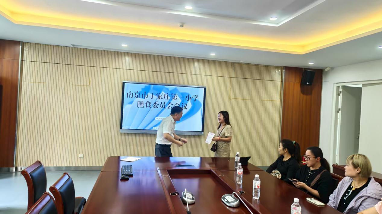 1_【正学丁三·后勤】舌尖上的安全，我们一同守护——南京市丁家庄第三小学组织召开膳委会活动侧记_html_m1a1fc2c8.jpg