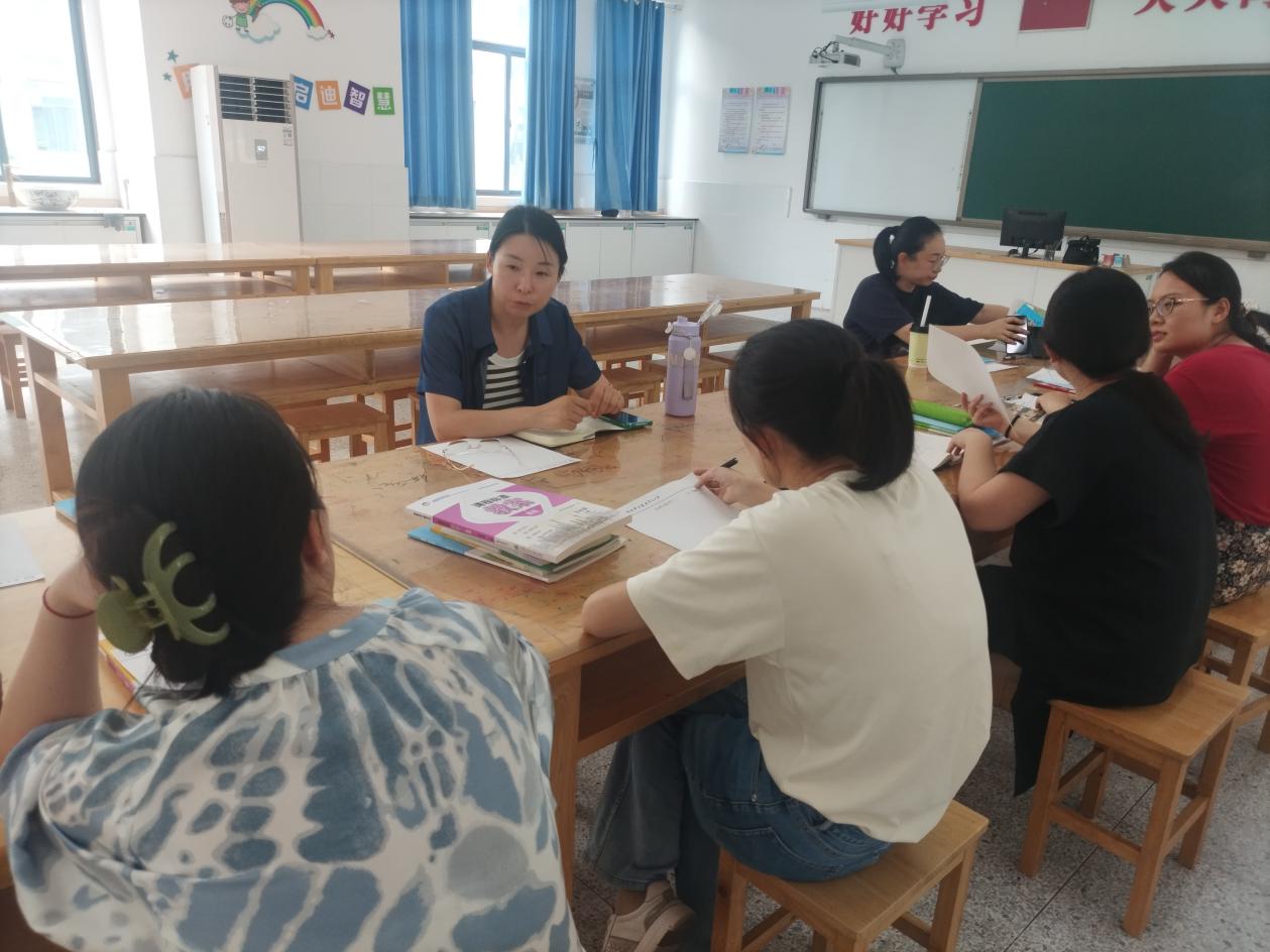 英语组第一次集体备课活动报道(1)(1)_html_152b5a67.jpg