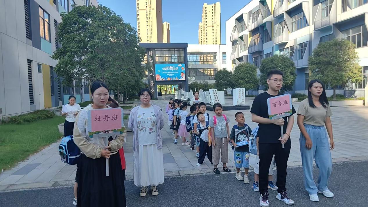 满媛 一年级新生培训报道_html_m4e112eaf.jpg