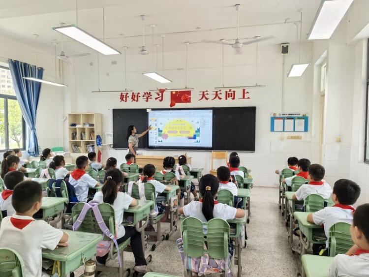 周五班会报道修改_html_m5ce5abe6.jpg