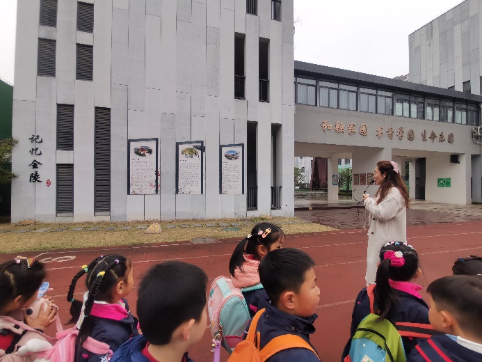 3.14大班组第一次参观小学报道_html_1176db13.jpg