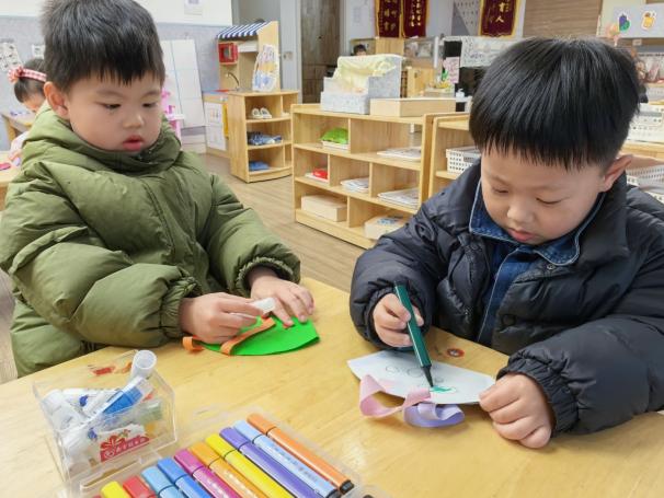 定稿【生命迈幼·校园新闻】春日花漾，爱满心间——迈幼嘉誉山分园“三八妇女节”主题活动_html_4b970fa9.jpg