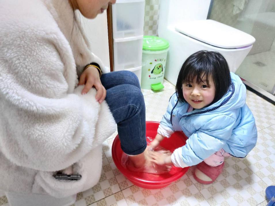 （生命迈幼·教学动态）温情三月 情暖春天 感恩有你 (2)_html_m5a73c03b.jpg