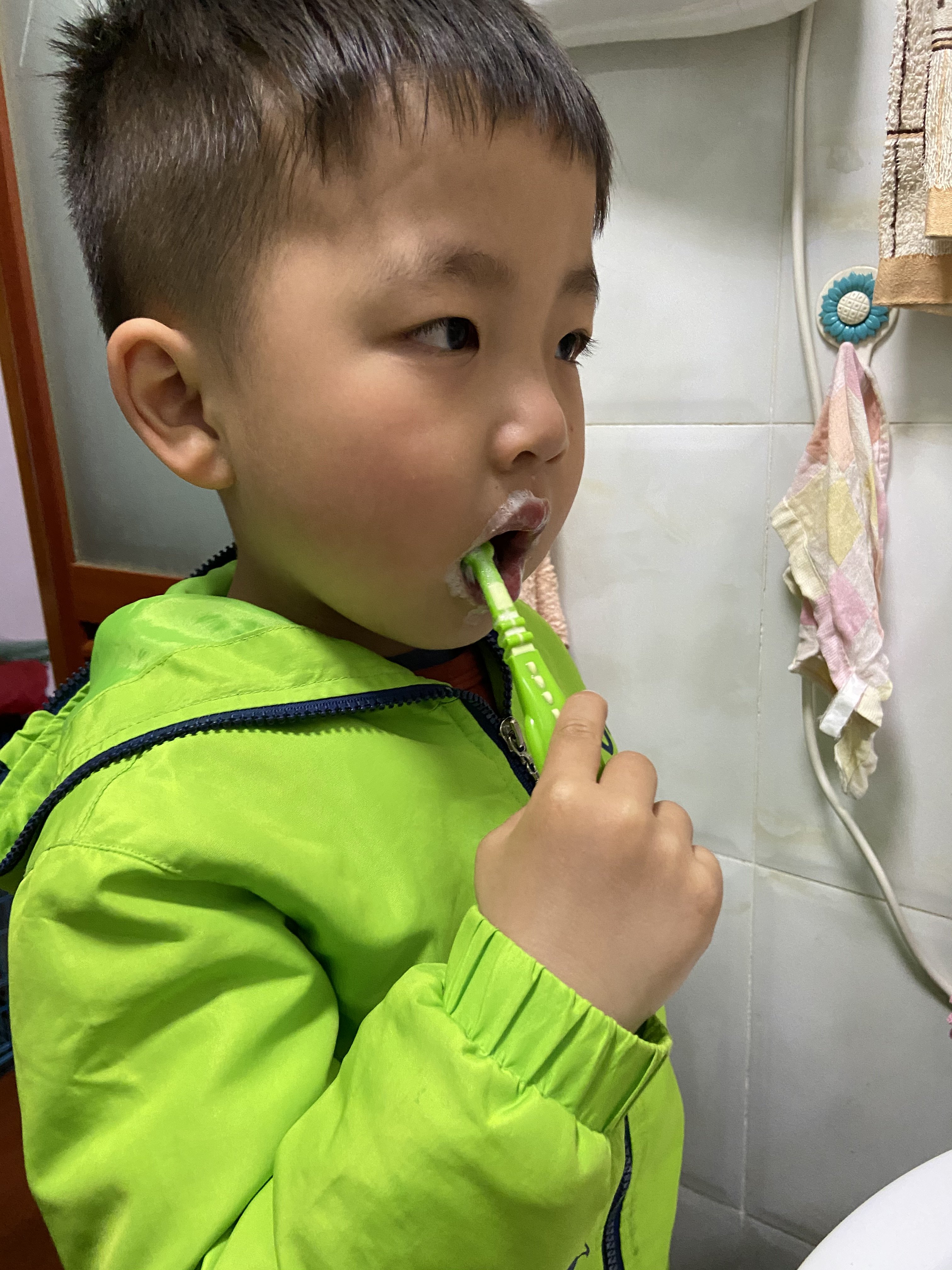 （生命迈幼•爱国卫生）健康成长、坚“齿”必胜_html_422d6ae.jpg