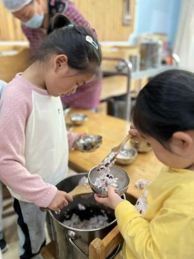 【生命迈幼·校园新闻】“心”相遇“爱”相伴——迈幼一园中班家长开放日活动_html_257395fb.jpg