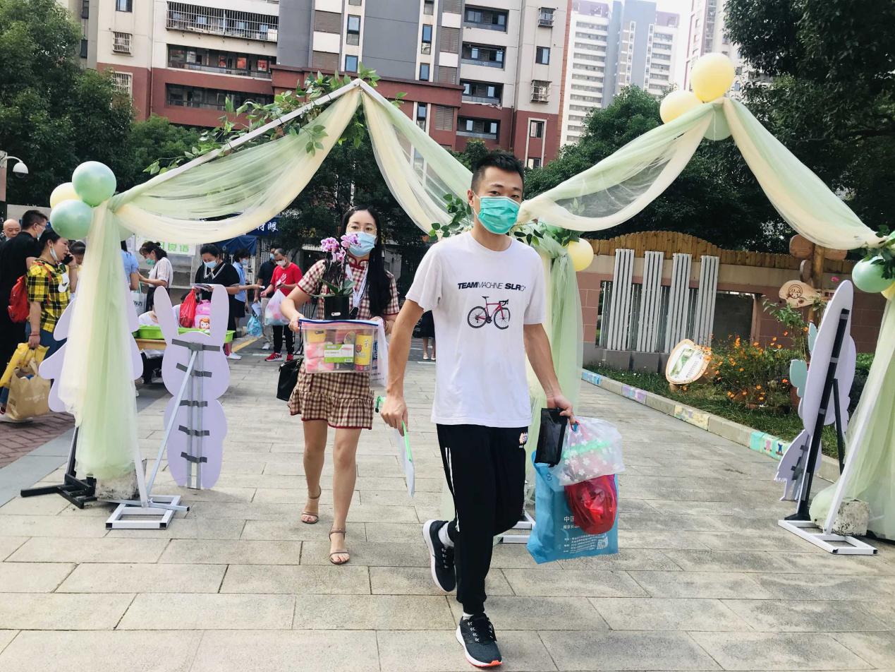 （生命迈幼•校园新闻）为爱而聚 并肩前行_html_177cf565.jpg