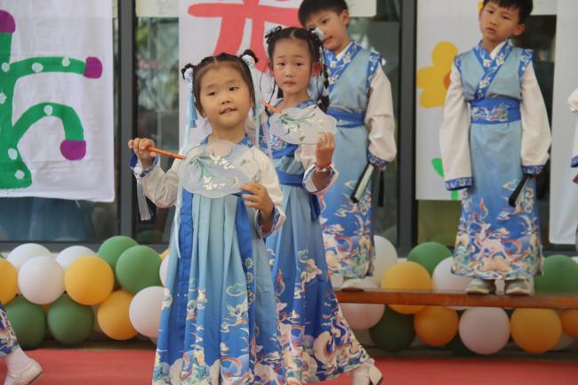第六届阅读节闭幕式暨六一展演活动报道_html_m2cb1735a.jpg