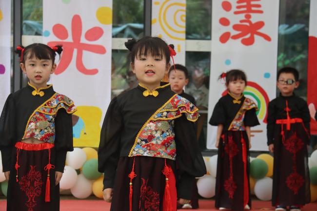 第六届阅读节闭幕式暨六一展演活动报道_html_8467c80.jpg