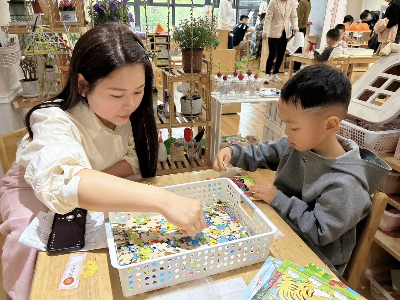 最美下雨天，“幼”与你相见——迈幼三园中班组家长开放日活动陈丹琴_html_m1f71376b.jpg