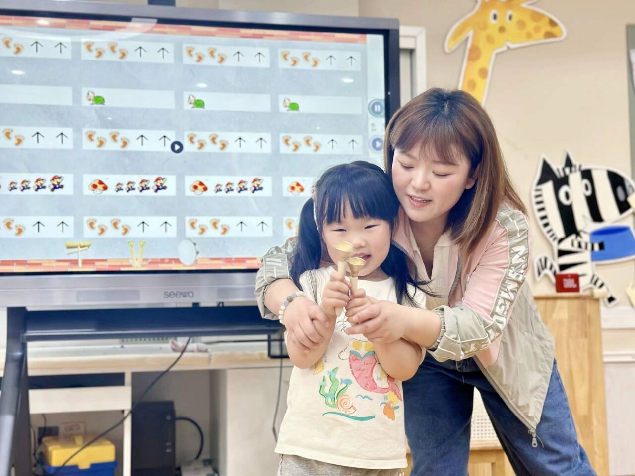 最美下雨天，“幼”与你相见——迈幼三园中班组家长开放日活动陈丹琴_html_165a9f91.jpg