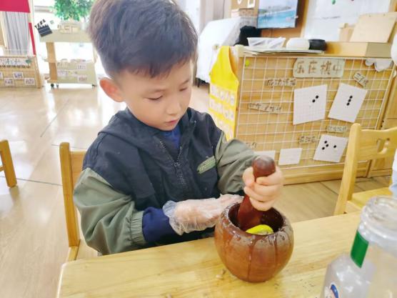 【生命迈幼·童年畅玩】趣玩春天，留住我的春天_html_53927562.jpg