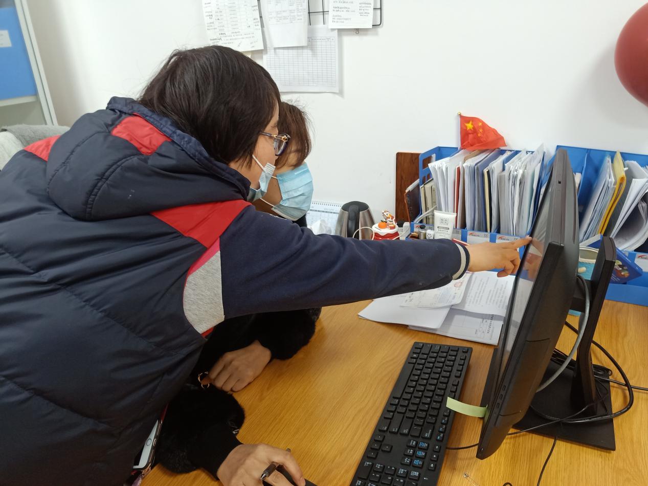 【幼教督学】 疫情当前严检查 筑牢健康防线墙_html_m3fa4c7b4.jpg