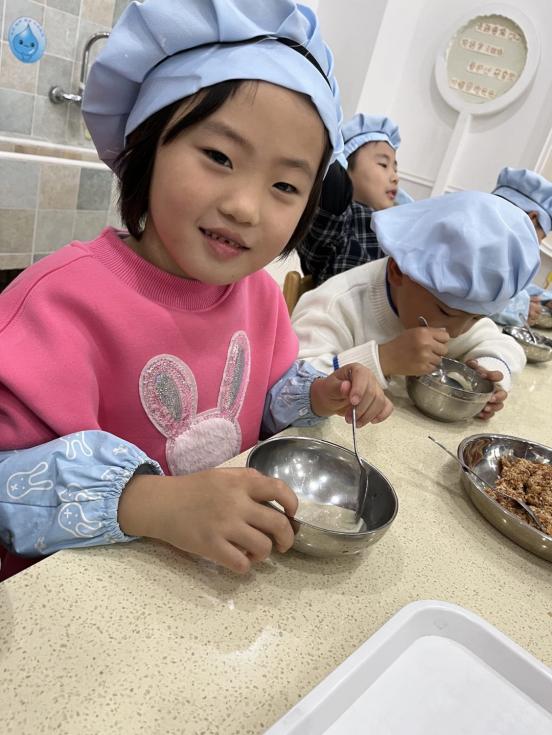 【生命迈幼·家园共育】面皮与肉丸的奇妙组合_html_4ce6380f.jpg