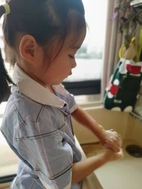 栖霞教育（生命迈幼教学动态）防控疫情手护健康_html_5c7a97b9.png
