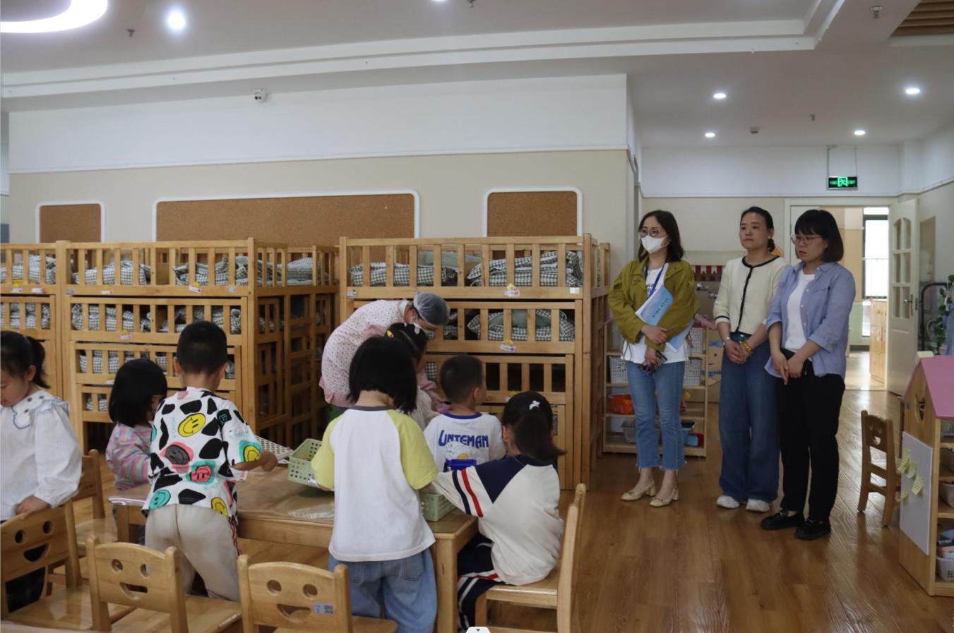 科学保教重细节  专项督查护成长(1)_html_45a578d7.jpg