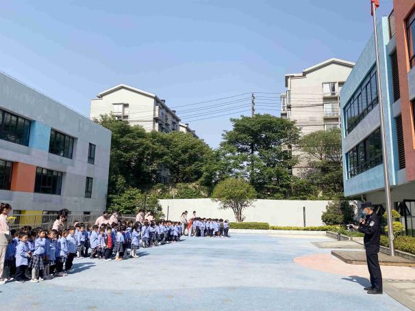 【生命迈幼·法制宣传】 法制润童心 安全伴我行_html_m29ab055f.jpg