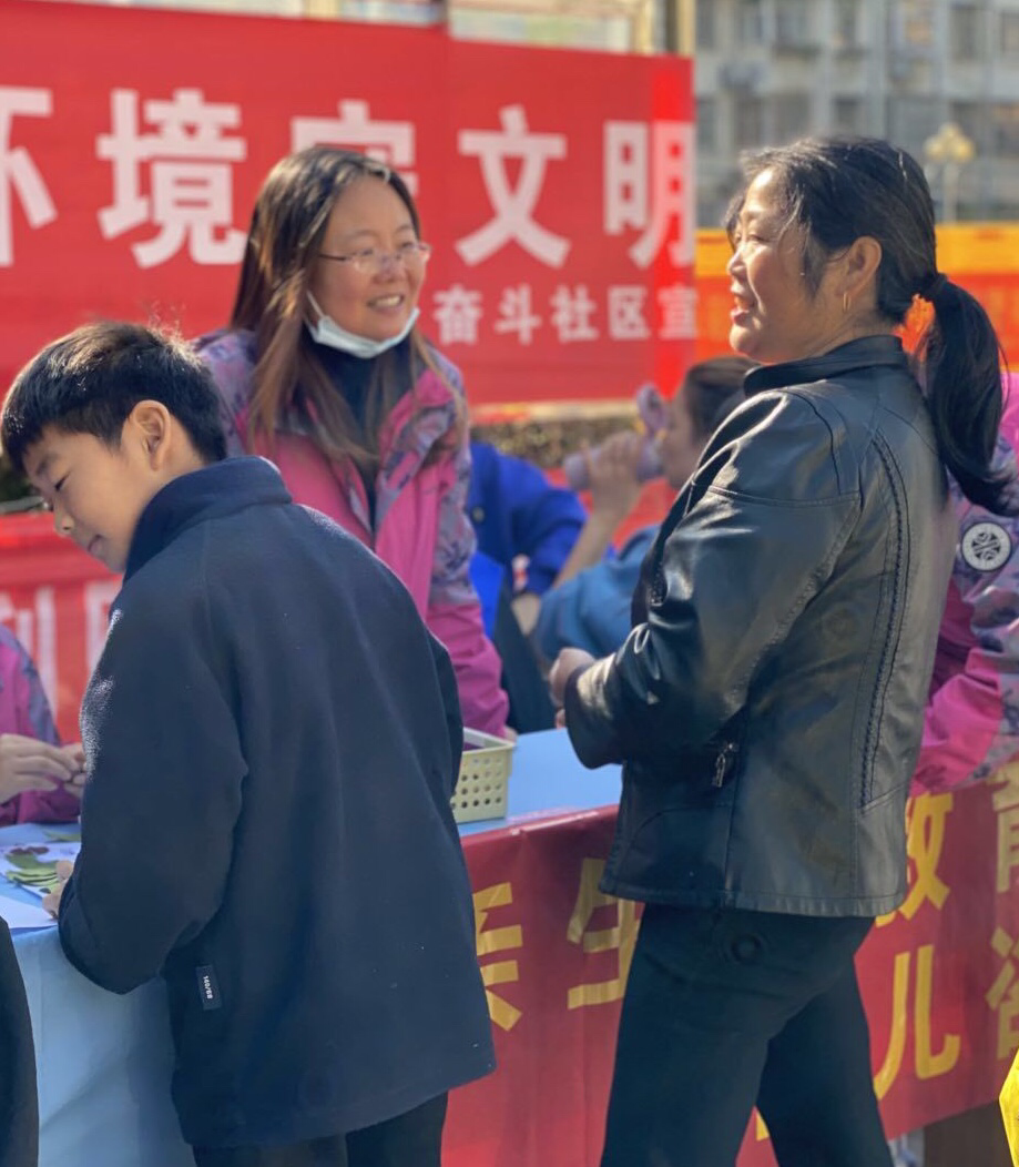 新闻稿：践行亲生命教育，青秀城分园党团志愿者走进社区_html_m1515d0d0.png