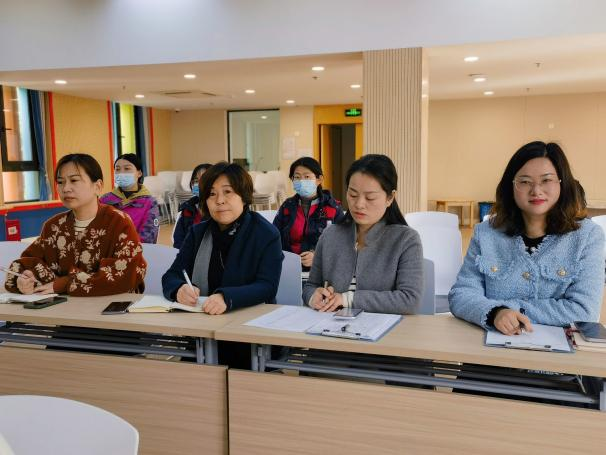 【生命迈幼·校园新闻】聚焦创造性游戏 研以共学促成长_html_1b20831d.png