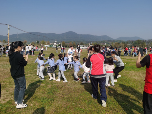 定稿：【生命迈幼·留住“秋”迹】探秘秋日，悦享秋游——迈幼嘉誉山分园秋游活动 (修改)_html_m6d5f5700.png