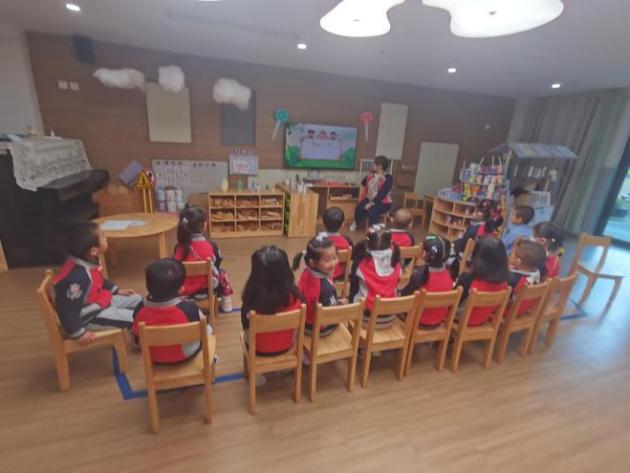 定稿：【生命迈幼·留住“秋”迹】探秘秋日，悦享秋游——迈幼嘉誉山分园秋游活动 (修改)_html_37b4450f.jpg