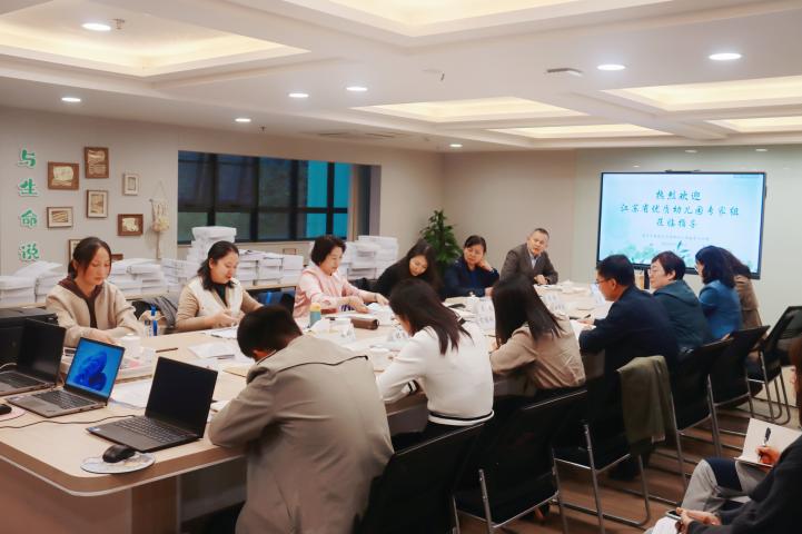 【生命迈幼 校园新闻】凝心聚力创省优 奋楫笃行促发展_html_5b003c7d.jpg