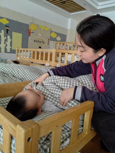 4.11三月师德标兵报道_html_33352d55.jpg