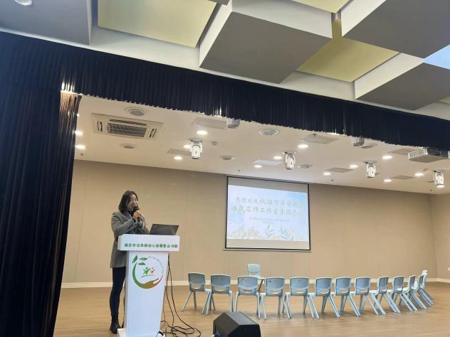 名师参观进校园，观摩交流促成长----迈幼嘉誉山分园仪征市潘岚名师工作室参观活动(1)_html_m6a7b2202.jpg
