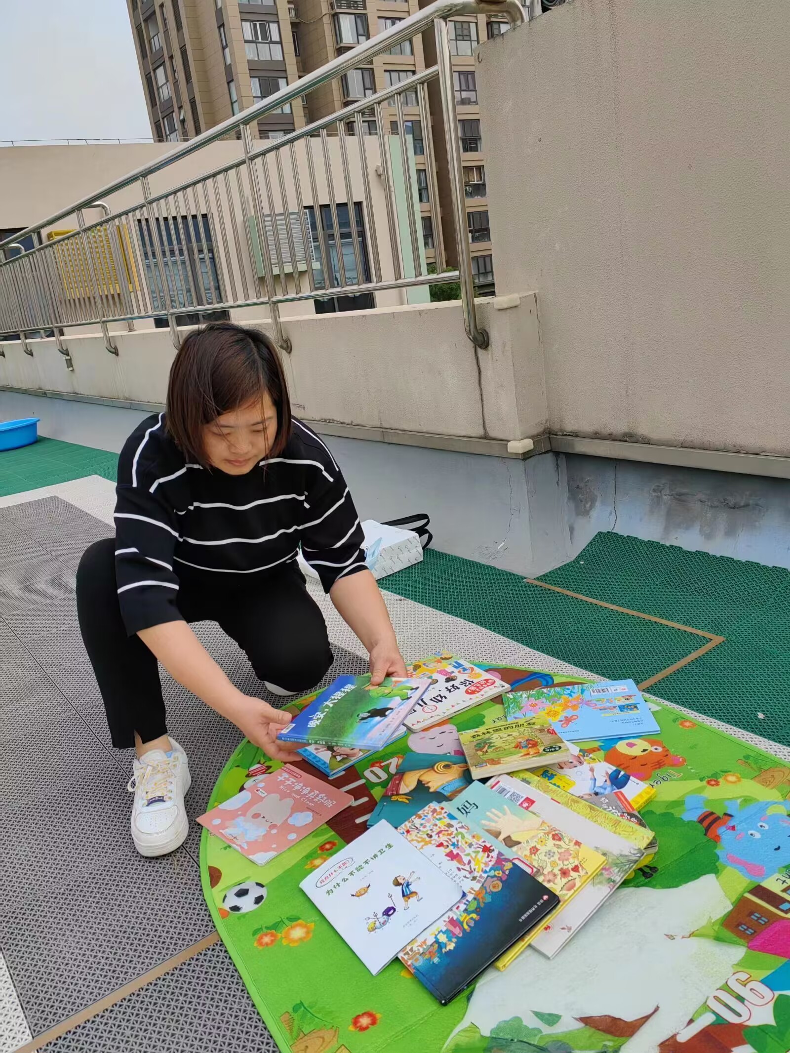 2023.9.27顾哲如【生命迈幼&middot;师德建设】迈幼瑜憬湾分园9月师德标兵系列推送_html_7f381bf0.jpg