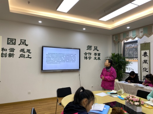 新闻稿幼儿园一日生活过渡环节组织与指导_html_3368c9ef.jpg