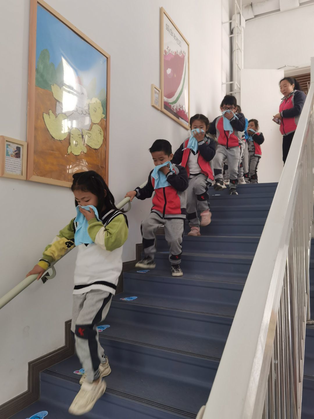 迈幼三园消防安全演练报道2020.11_html_5dd68451.jpg