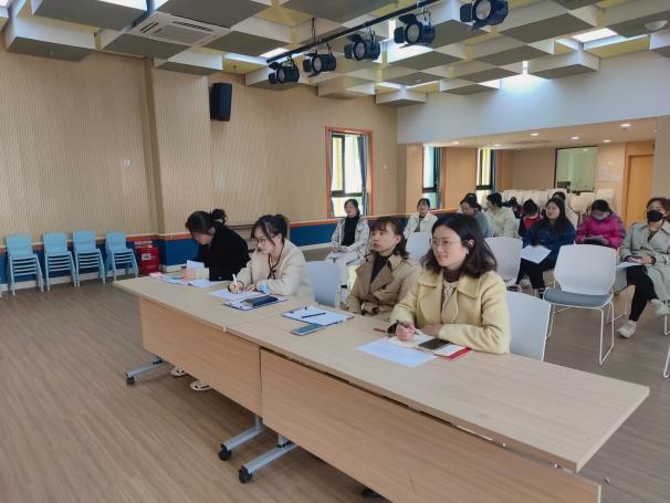 爱满天下，情铸师魂——迈幼嘉誉山分园我与迈幼共成长师德演讲比赛1_html_448c83a5.jpg