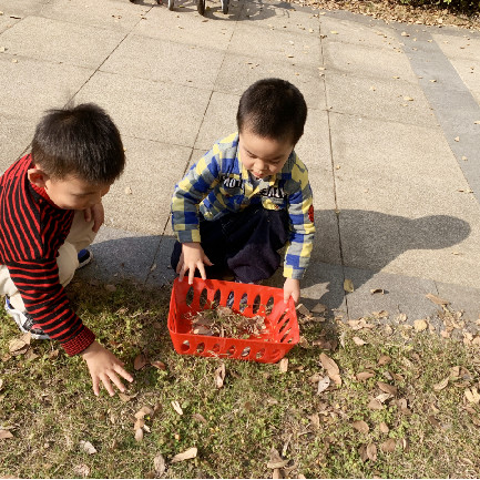 2021-11-18【生命迈幼&middot;教学动态】以“游”为本，“戏”悦童年_html_2f6cef76.jpg