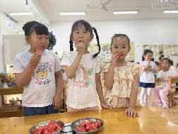 2023.6.21【生活燕幼·园区动态】燕幼中心园：夏至已至 美好始长——中一班夏至节气活动_html_m4780d706.jpg