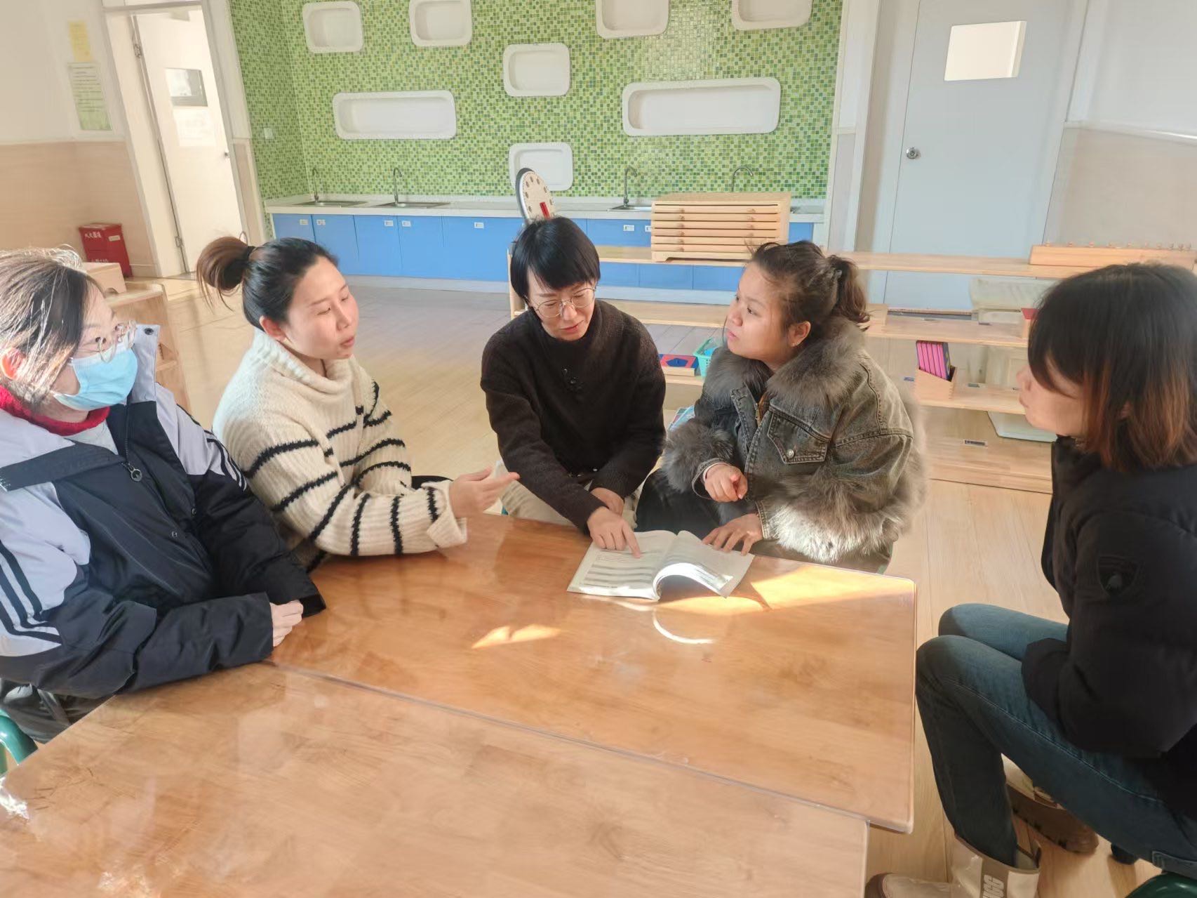 20241217【生活燕幼·园区动态】下庙分园：“聚焦观察，解读儿童”——园本研训系列活动_html_68b7e716.jpg