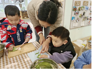 20250103【生活燕幼·园区动态】“节气食光里，共育润童行”——舌尖上的节气之小寒_html_706e3e65.png