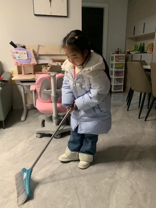 20240308【生活燕幼&middot;园区动态】新城分园：阳春三月，感恩有你——三八妇女节活动_html_m5f2f7e0.jpg