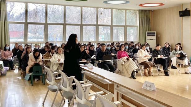 20240306【生活燕幼·园区动态】下庙分园：“专家引领，指导复审”——2024年省优复审申报专题培训会_html_m646a2c85.jpg