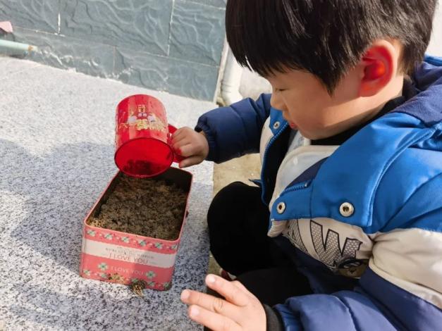 20240220【生活燕幼·园区动态】“新年齐动手，劳动乐无穷”——幼儿寒假日常生活劳动实践活动_html_m49712b73.jpg