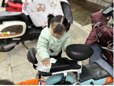 20240304【生活燕幼·园区动态】“三月春风暖，雷锋伴我行”——学雷锋系列活动_html_m4127a3e4.png