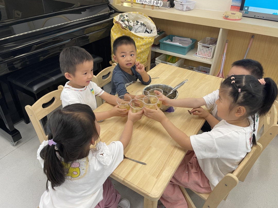 20230606【生活燕幼·园区动态】燕鸣苑分园：风吹麦浪 蝉鸣夏忙——舌尖上的节气之芒种_html_m71631f3.jpg