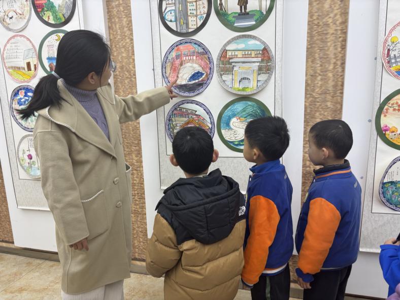 20250310【生活燕幼&middot;园区动态】新城分园：“趣”当小学生 衔接促成长 —— 大班年级组走进小学活动_html_72e256f.jpg