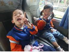 20240418【生活燕幼·园区动态】“春来日渐长，儿童寻春忙”——春游活动_html_5fde6746.png
