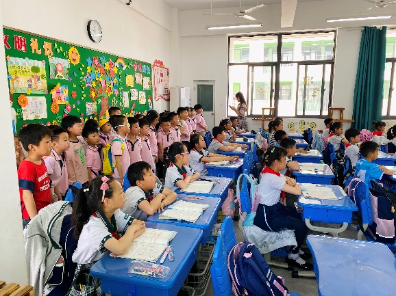 走进小学_html_5b700b8.jpg