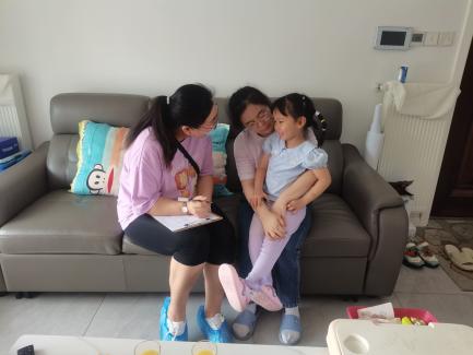 【生活燕幼·家园共育】“初见美好，与爱相约”——小班年级组新生家访活动_html_m71a981dc.jpg