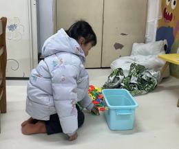 【生活燕幼·园区动态】中心园：“萌娃学雷锋，爱心在行动” ——雷锋日系列活动_html_m7d148073.jpg