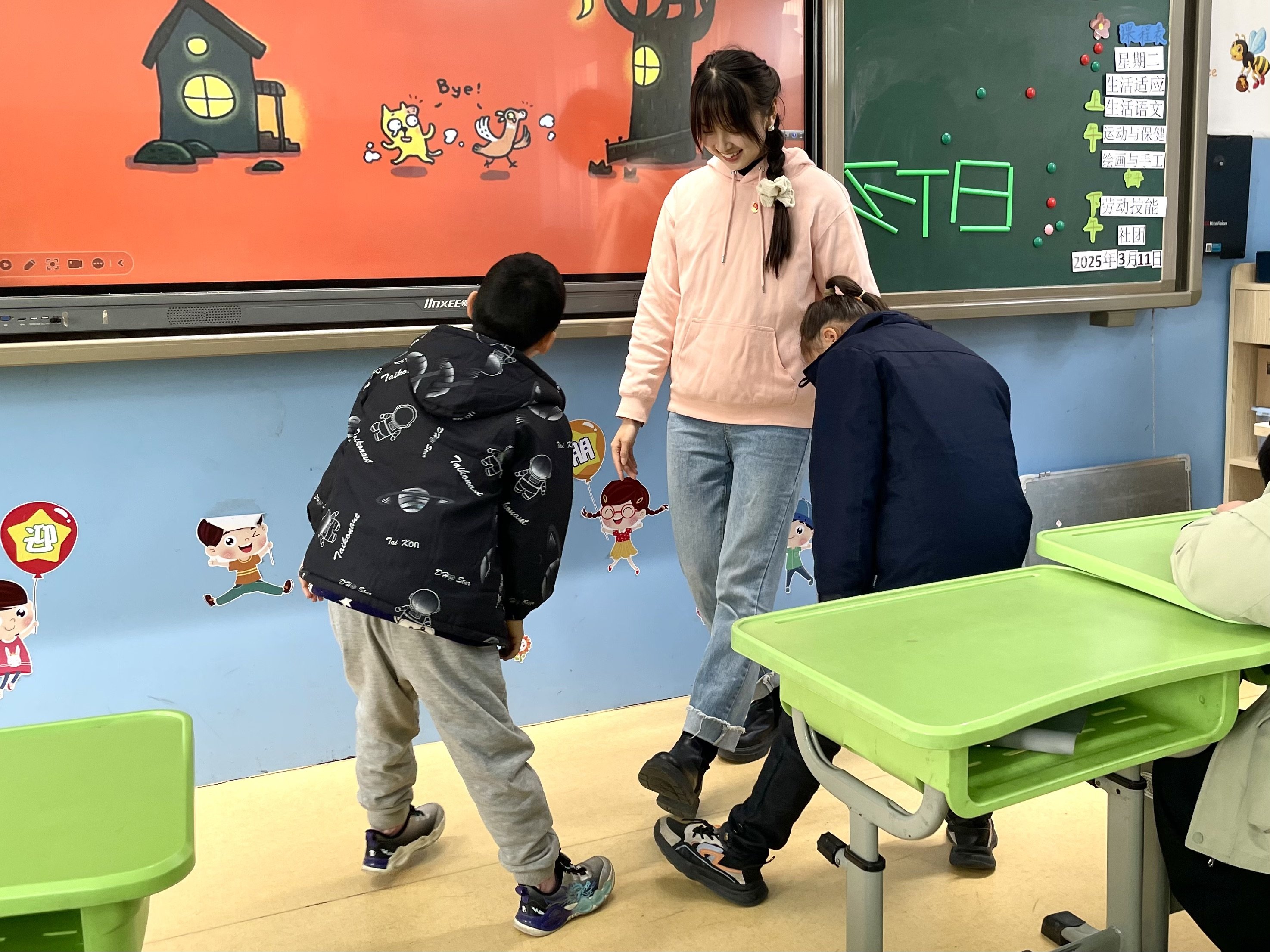 20250311【生活燕幼·党支部动态】“弘扬雷锋时代精神，凝聚行知先锋力量”——燕幼党员教师志愿者活动_html_b93c8fe.jpg